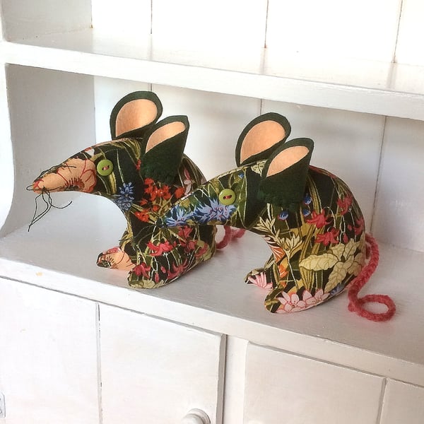 JOLIE a Moygashel Vintage fabric Retro Mouse 