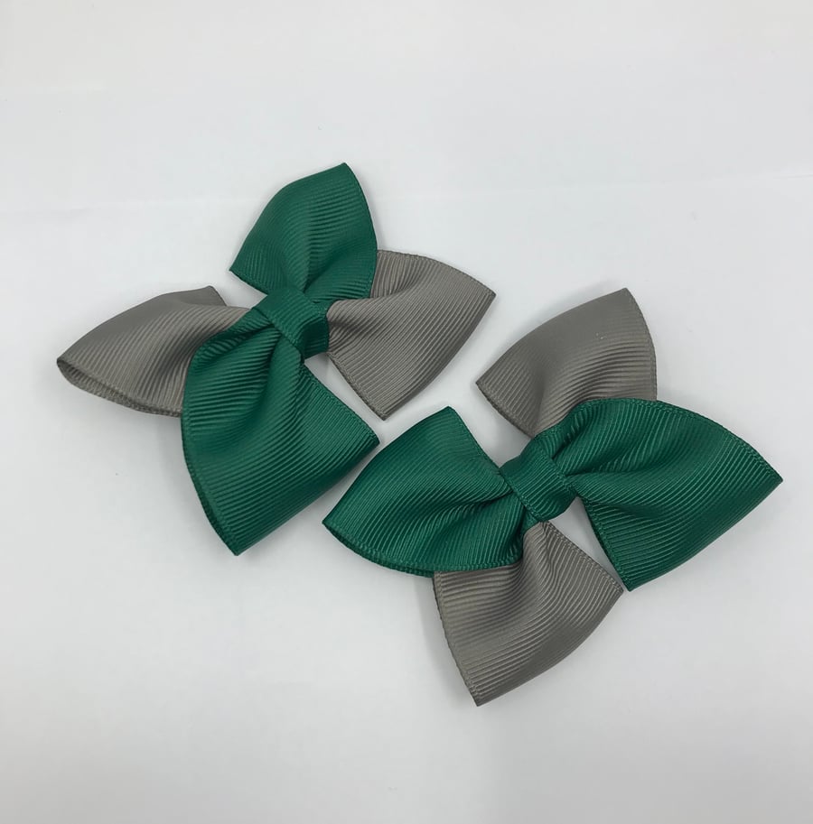 School Hunter Green and Grey Square Double with Bows on Clips (pair)
