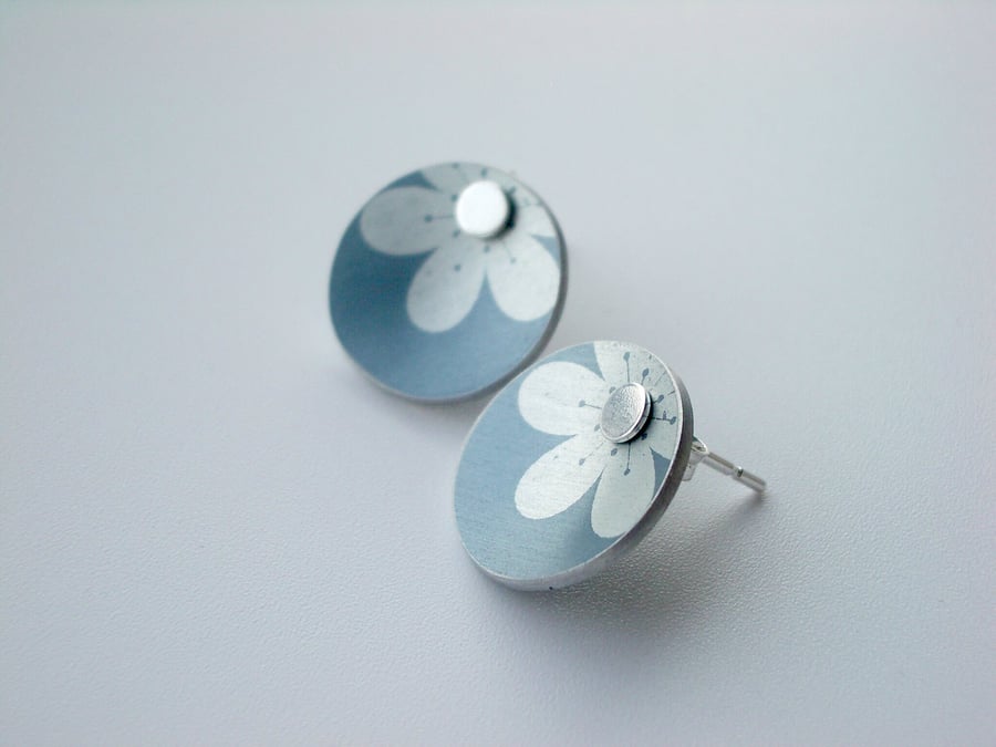 Flower earring studs in grey and silver