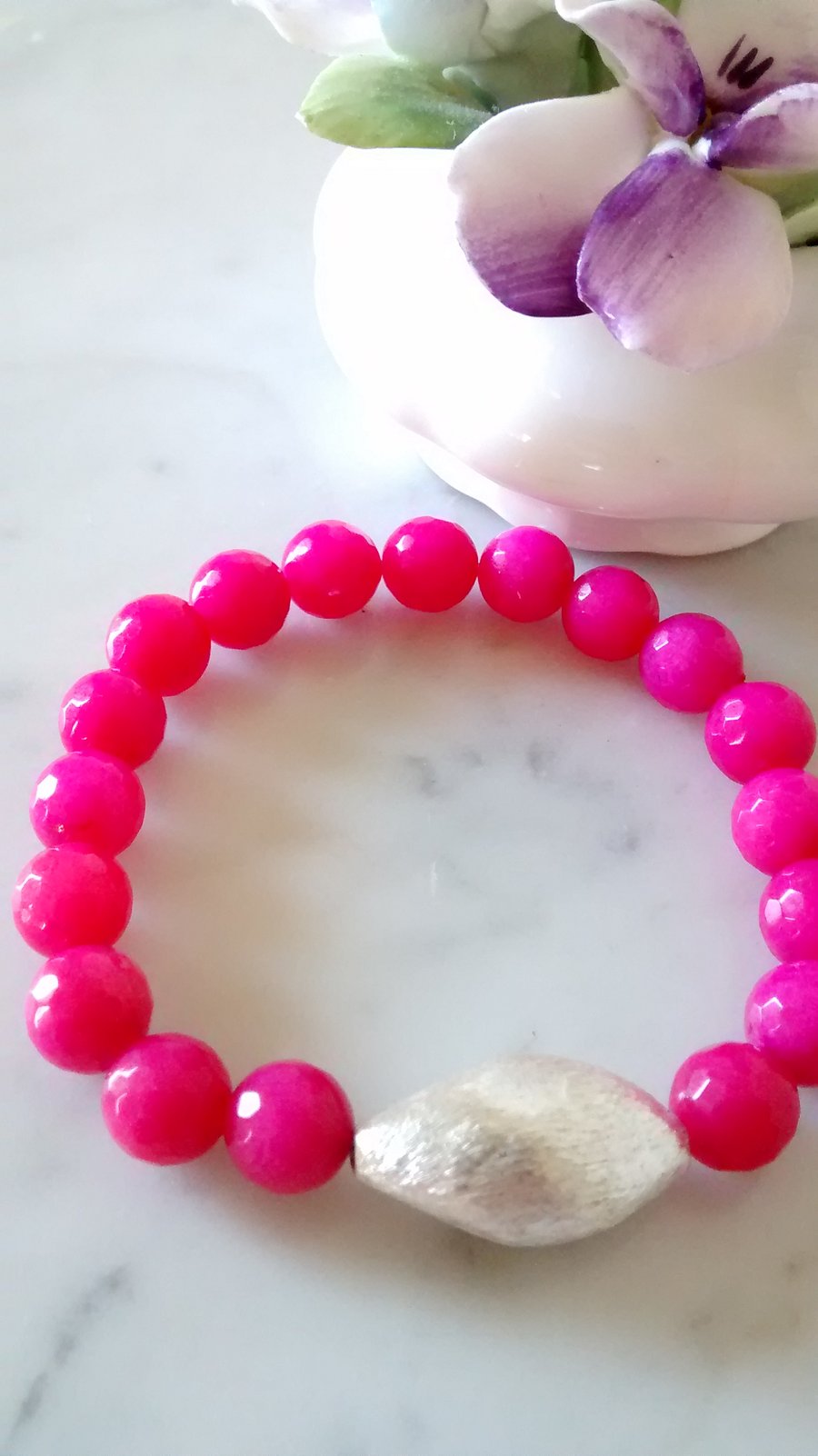 HOT PINK QUARTZITE STRETCHY BRACELET -  FREE UK POSTAGE