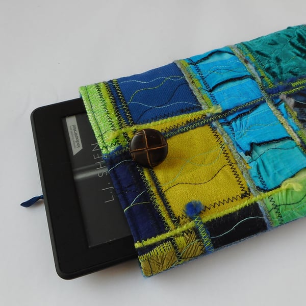 Mixed textile kindle case with machine embroidery