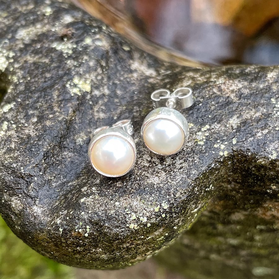      Pearl stud earrings sterling silver 