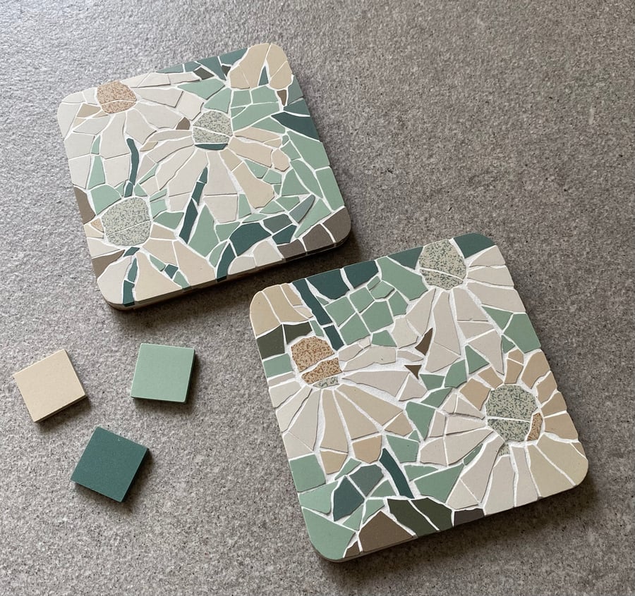 Mosaic Coasters : White and Teal Daisies