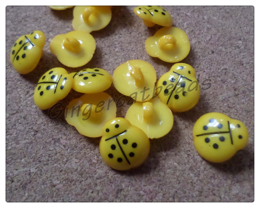 8 x Shanked Acrylic Buttons - 14mm - Ladybird - Yellow 