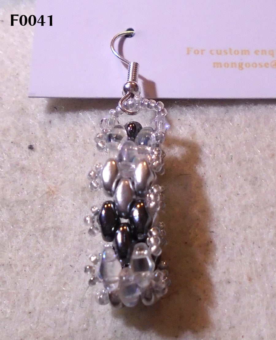 Brickwork-pattern bead earrings (customisable)