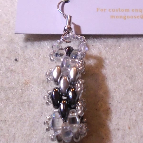 Brickwork-pattern bead earrings (customisable)