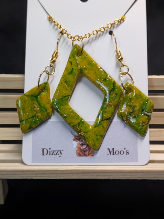 Diamond apertured necklace and earrings set. Yellow and green marbled.