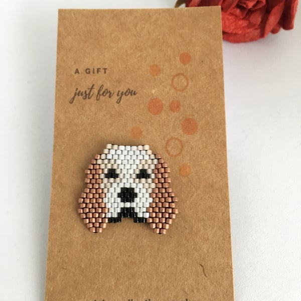 Dog Brooch -Tan and White Cocker Spaniel Beaded Animal Dog Lover Coat Pin 