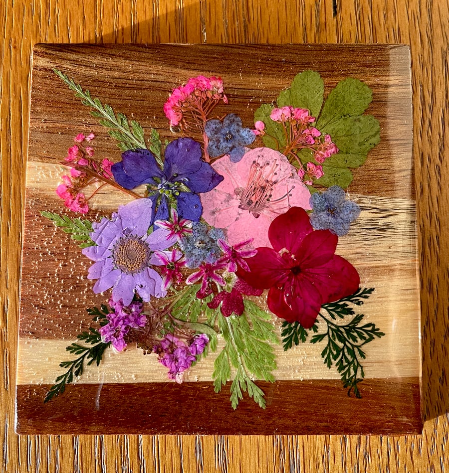 Beautiful Acacia Wood And Pressed Flowers Coaster