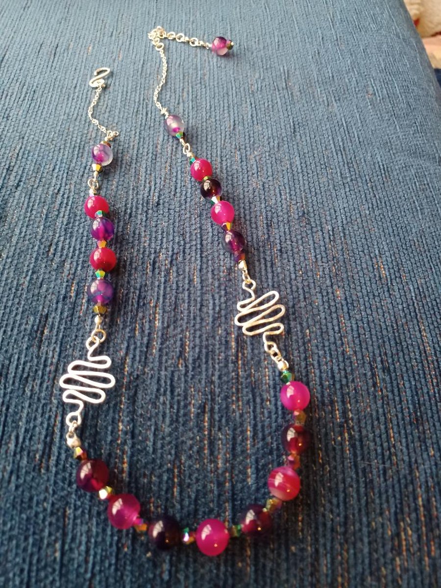 Red and purple agates with wiggles