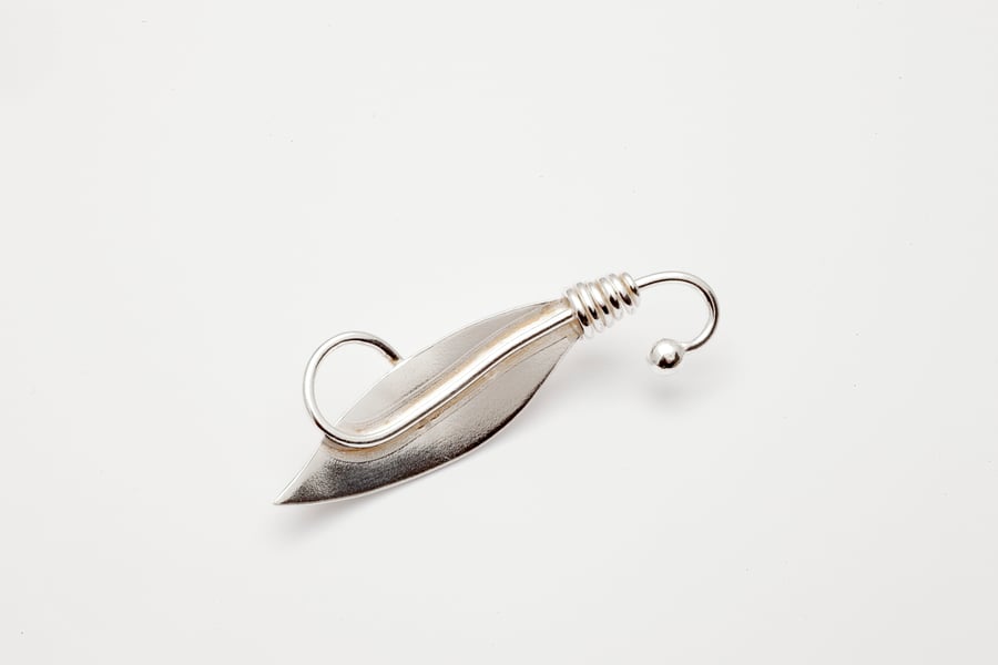 Paloma by Fedha - elegant, retro-style silver brooch with handmade pin fastener