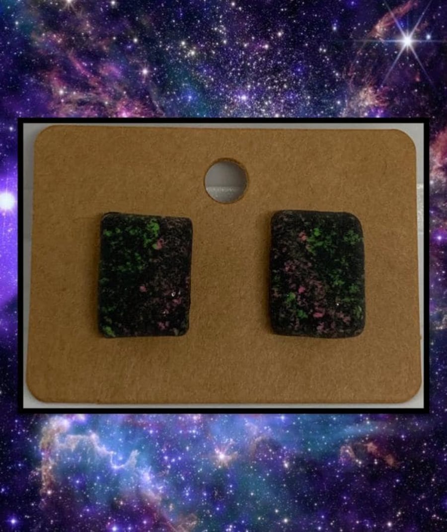 Outlet Cosmos studs