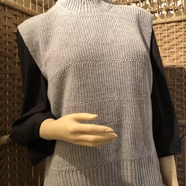 Sleeveless, Funnel-neck Sweater in a Cashmere blend yarn