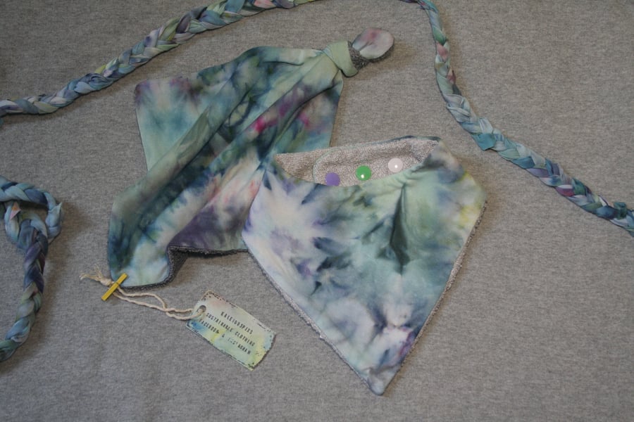 Soft Bamboo Ice Dye Bib & Baby Comforter Set