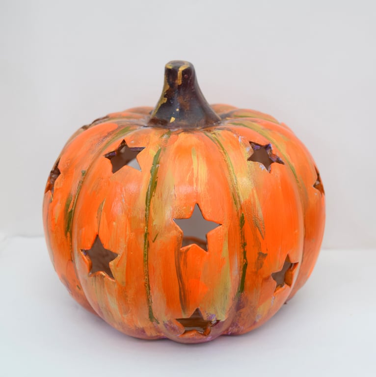 Star Pumpkin Lantern – Hand-Painted Ceramic Autumn Decoration
