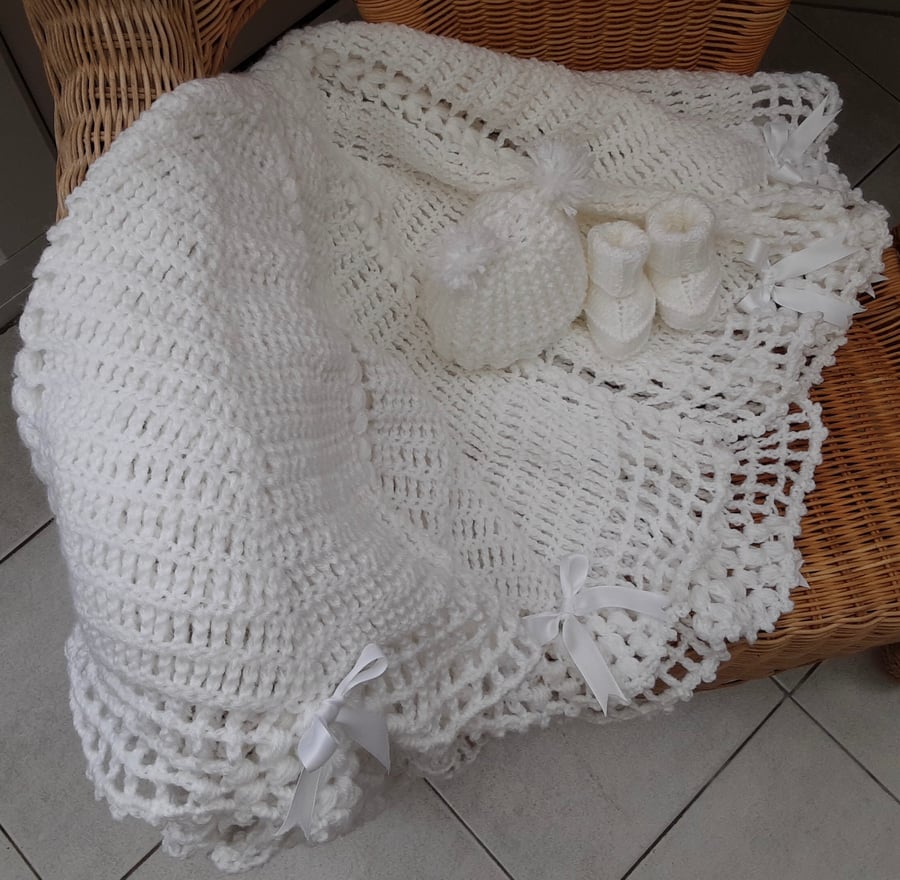 BABY CIRCULAR SHAWL BOOTIES AND HAT