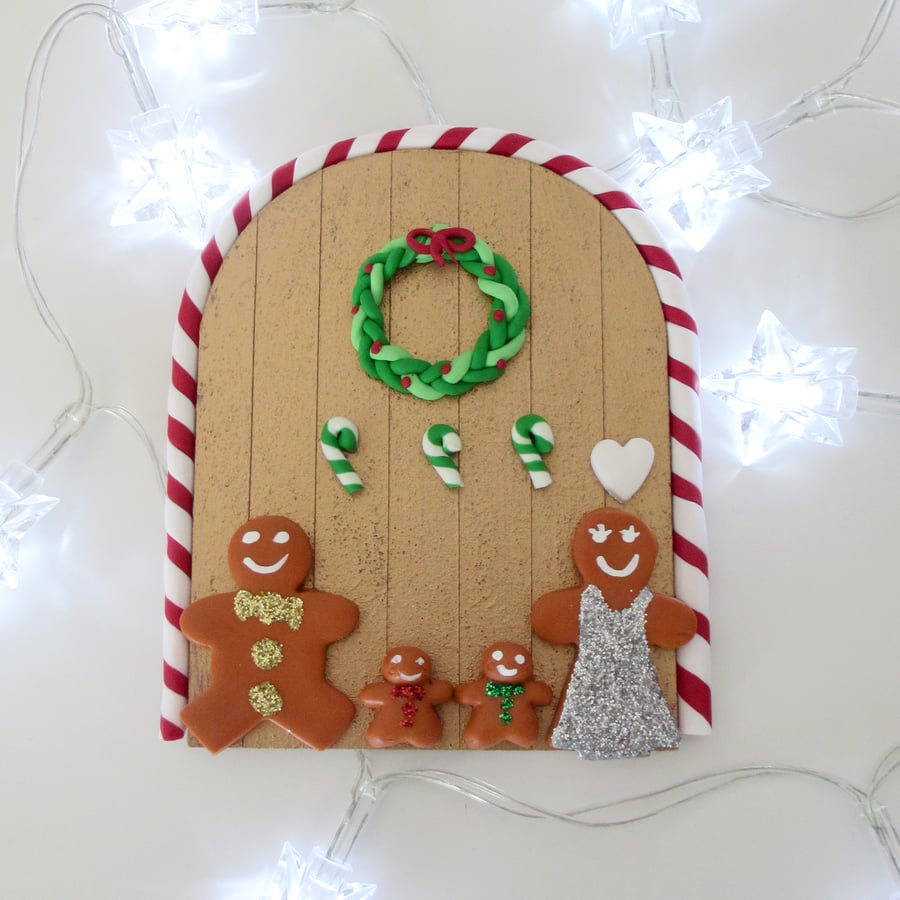 Christmas Retro Fairy or Elf Door GINGERBREAD FAMILY WREATH GOLD