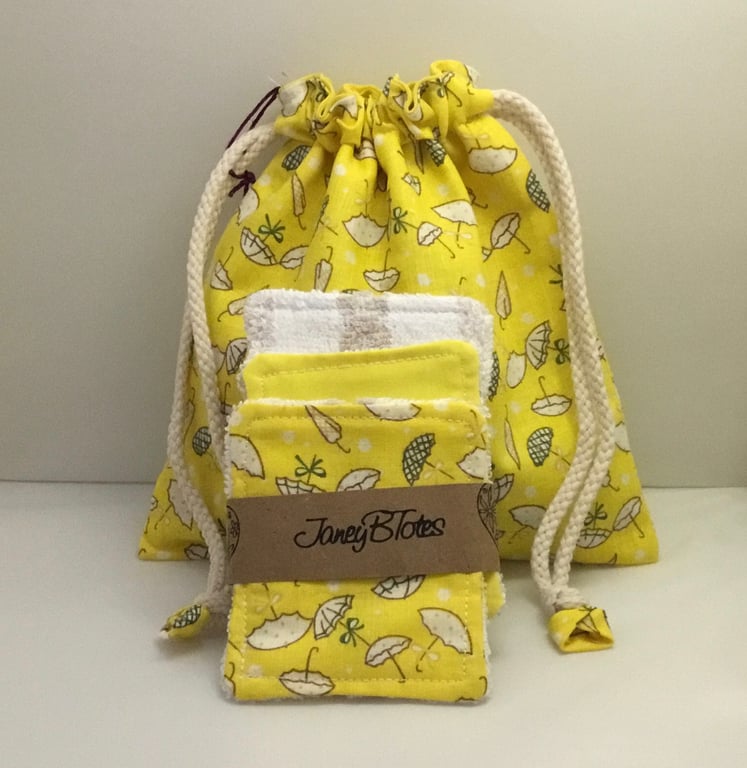 Ideal Mother’s Day gift set. Wash bag and eye pads.