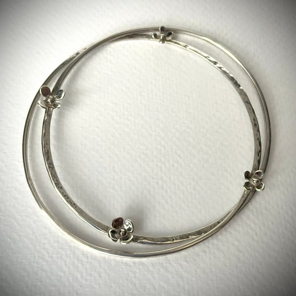 Unique Sterling Silver interlocking flower bangle, Nature inspired 