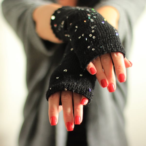 Hand warmers, Fingerless gloves