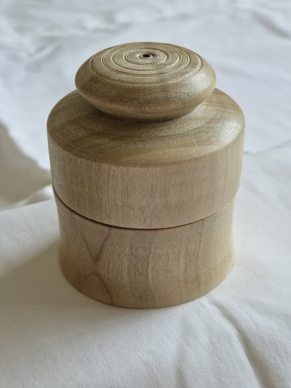 Tulipwood trinket box
