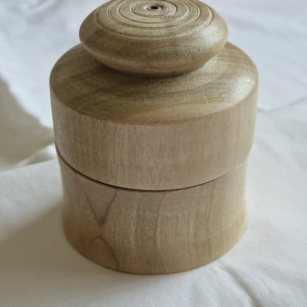 Tulipwood trinket box