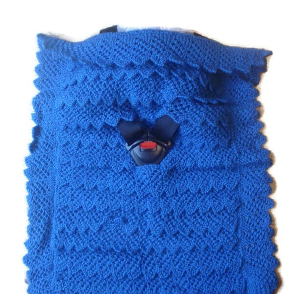 Blue Blanket Made with Layers of Knitted Lace Car Seat with Openings For Straps