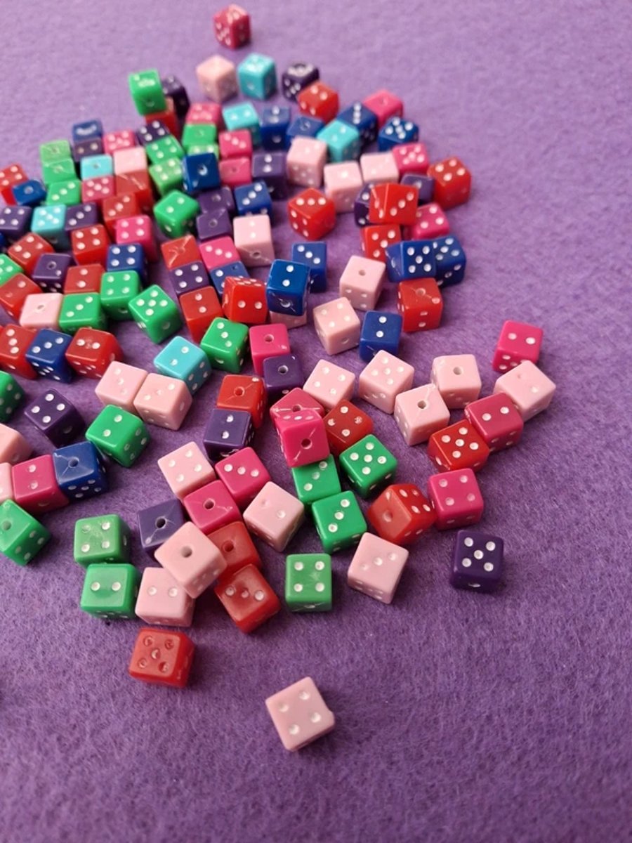 150 x Acrylic 8mm Dice Beads