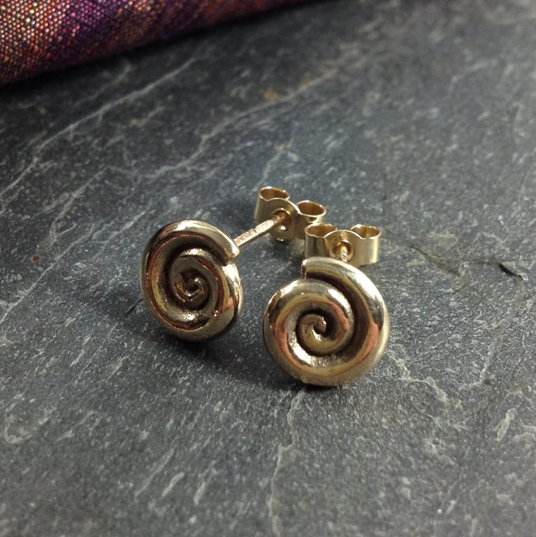 Gold ammonite stud earrings.