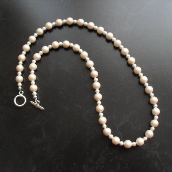 Shell Pearl Necklace