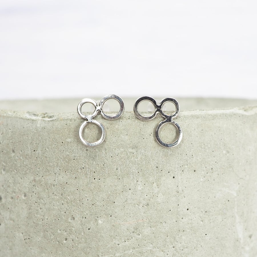 Small Titanium circle stud earrings - Delicate hypoallergenic