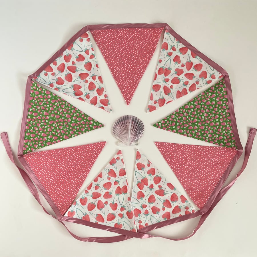 Summer Strawberry Bunting - large - reversible 