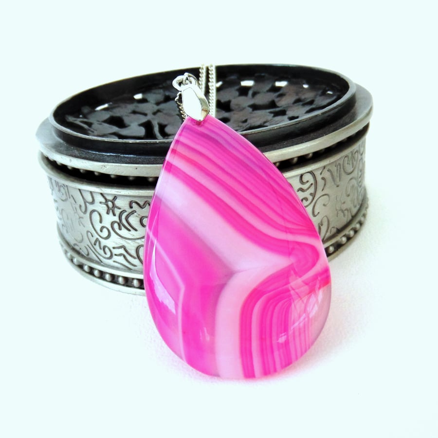 Pink banded agate pendant necklace