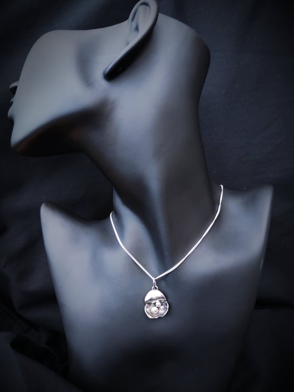 Organic silver pendant with silver balls