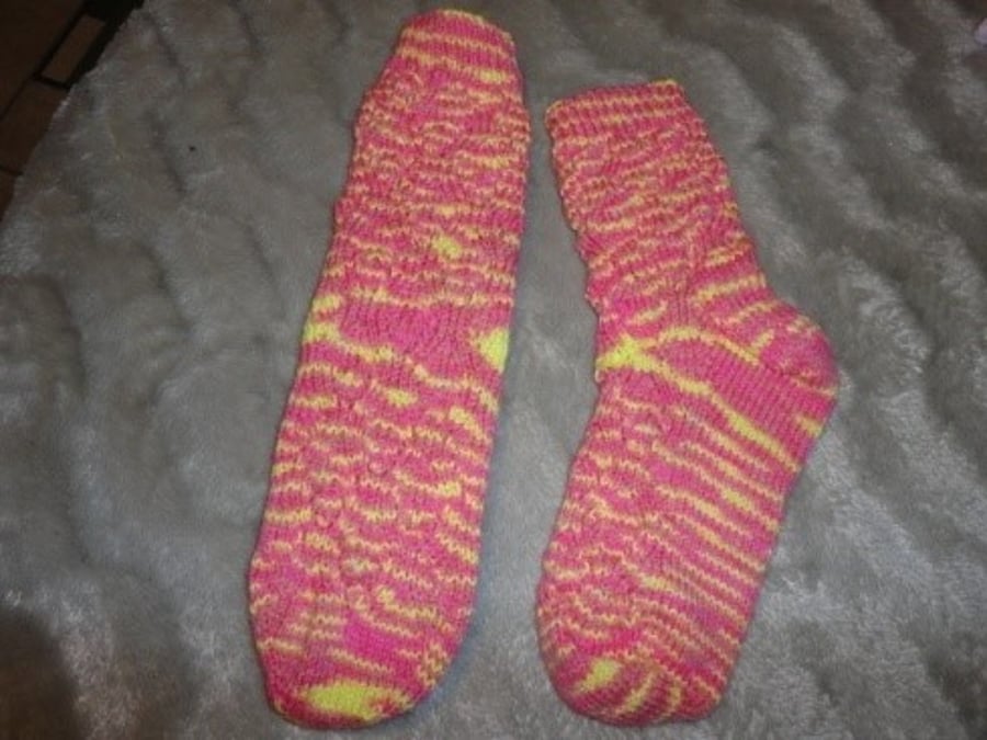 Ladies Falling Leaves Double Knit socks - Size 5-8 