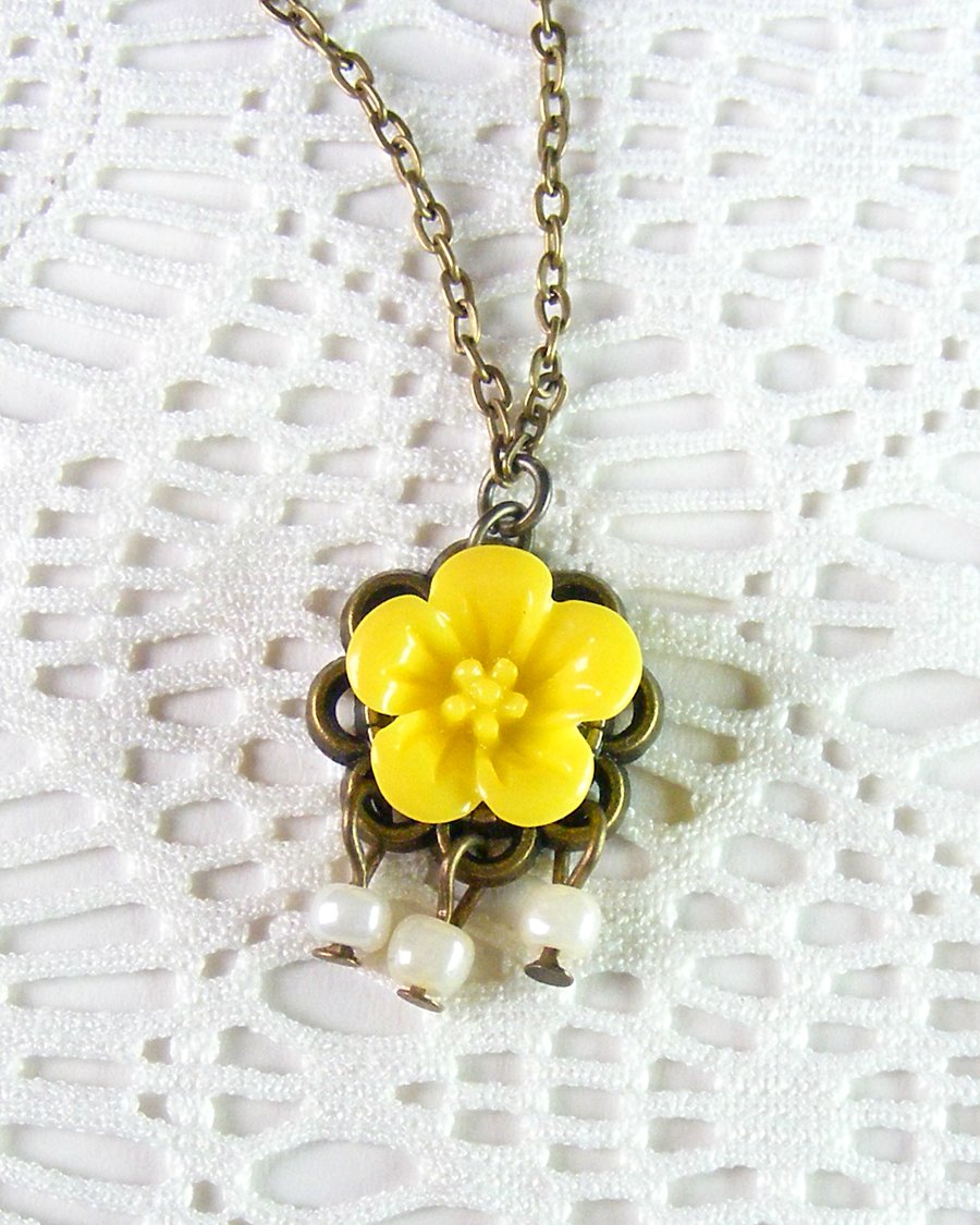 Sale 50% off! Dainty Flower Cabochon Pendant Necklace in Yellow