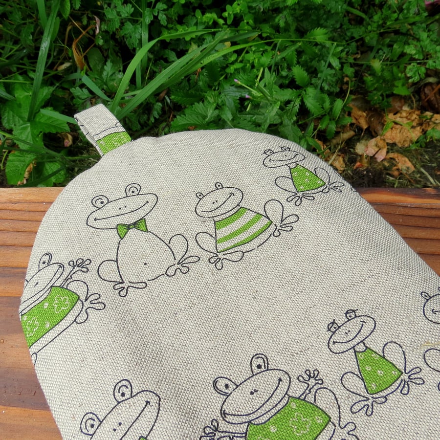 Frogs.  A cafetiere cosy, size small.  To fit a 2 cup cafetiere.  Coffee cosy.