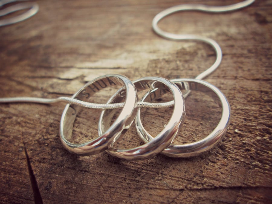 EXTRA RINGS - Hanging Out