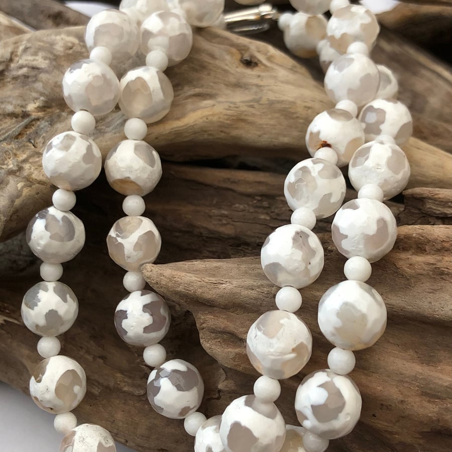 10mm white agate beads with silver fastener -00001157