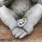 Silver wave ring with peridot gemstone 