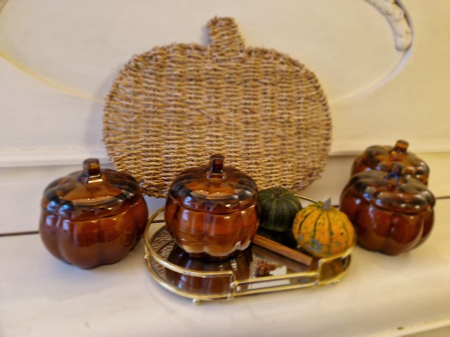 Amber Spice Pumpkin Candle: Soy Wax, Aromatherapy Oils, 400ml