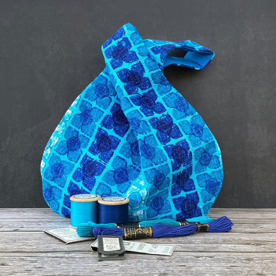 'Amalfi' 1960s Vintage Cotton Barkcloth Japanese Knot Bag Blue,Turquoise Flowers