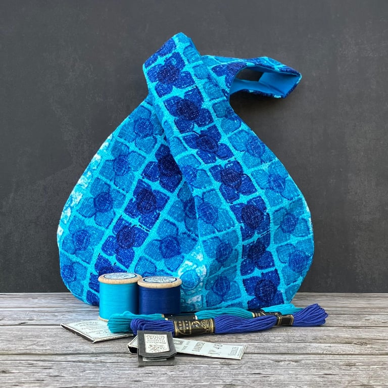 'Amalfi' 1960s Vintage Cotton Barkcloth Japanese Knot Bag Blue,Turquoise Flowers