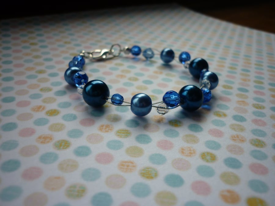SHADES OF BLUE AND CRYSTAL BRACELET.