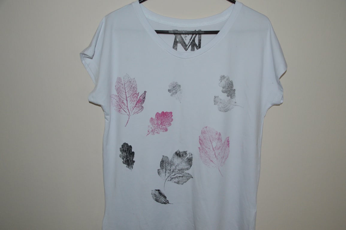 T Shirt printed with Autumn leaves