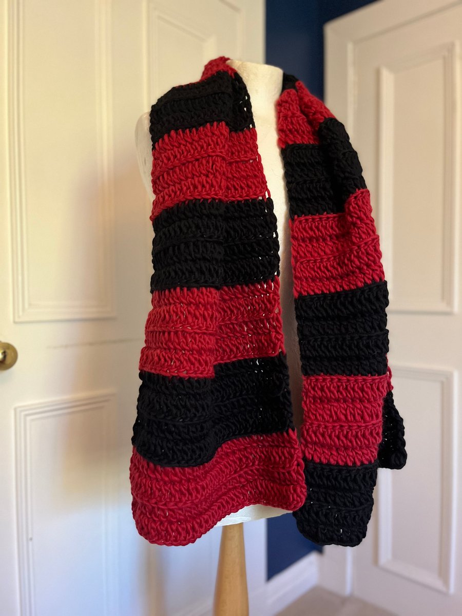 Soft wool scarf crocheted in black and red.