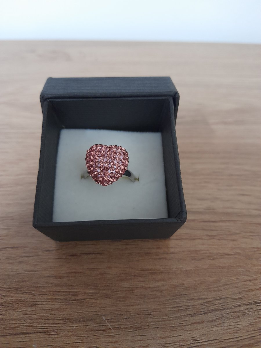 ROSE PINK AND SILVER FACETED ADJUSTABLE RING.