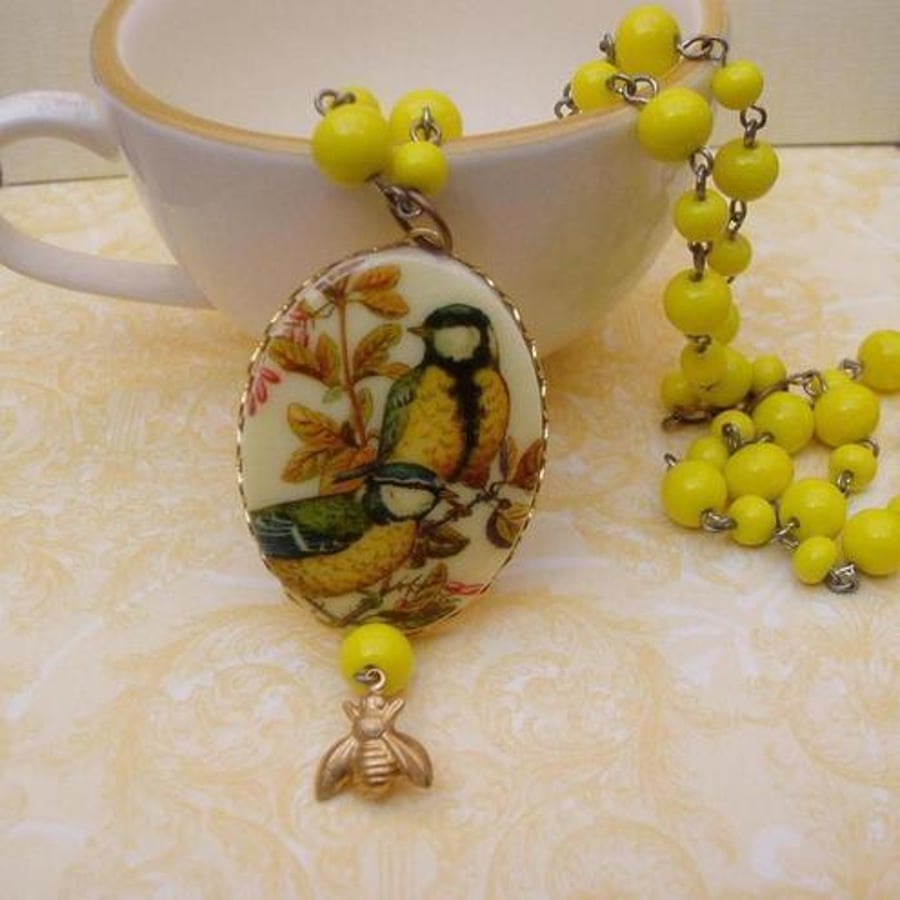Bird Vintage Cabochon Beaded Necklace.......