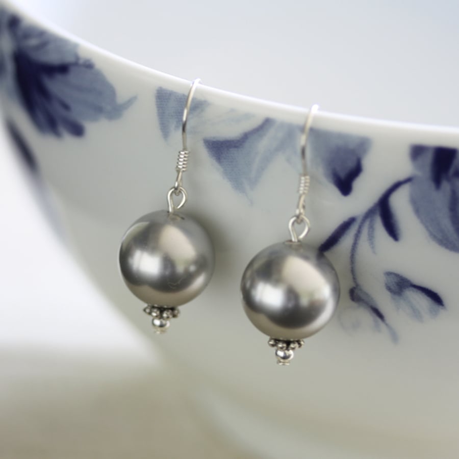 Pearl earrings, Pearl drops