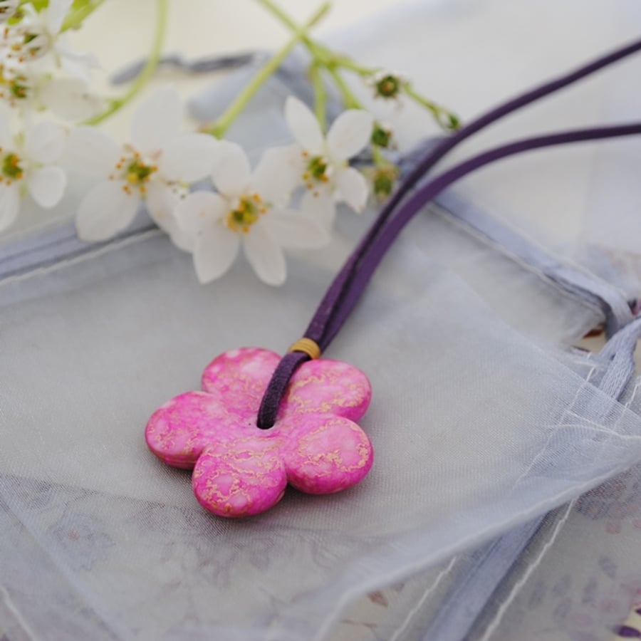 Sale-Pink daisy necklace